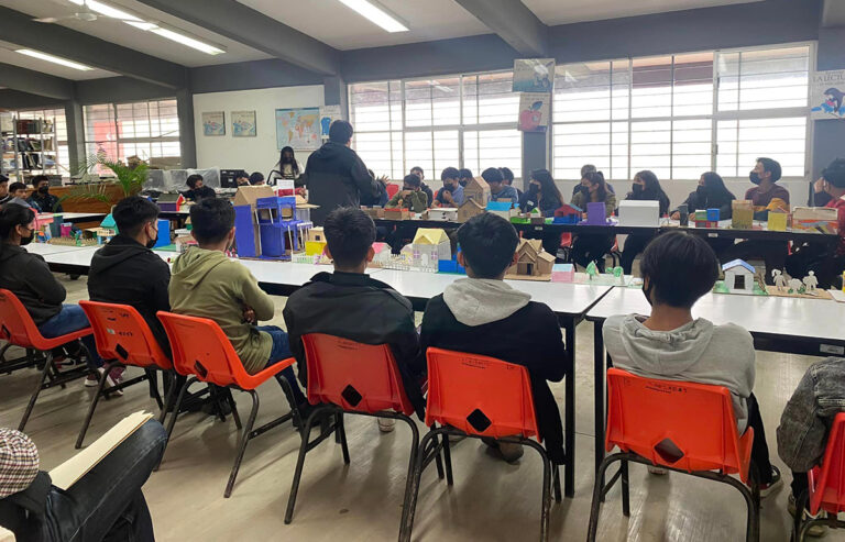 Dictan conferencia para reforzar aprendizaje en estudiantes del CECyT de San Juan Cancuc
