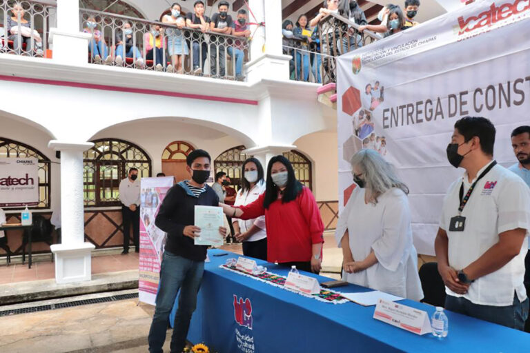 Icatech integra a estudiantes de la Unich a la era digital