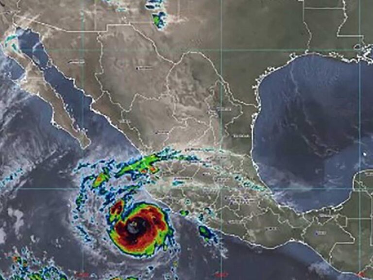 Huracán Roslyn sube a categoría 3; Jalisco y Colima esperan impacto