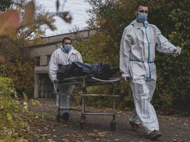 Pandemia dejó 700 mil decesos más de lo esperado