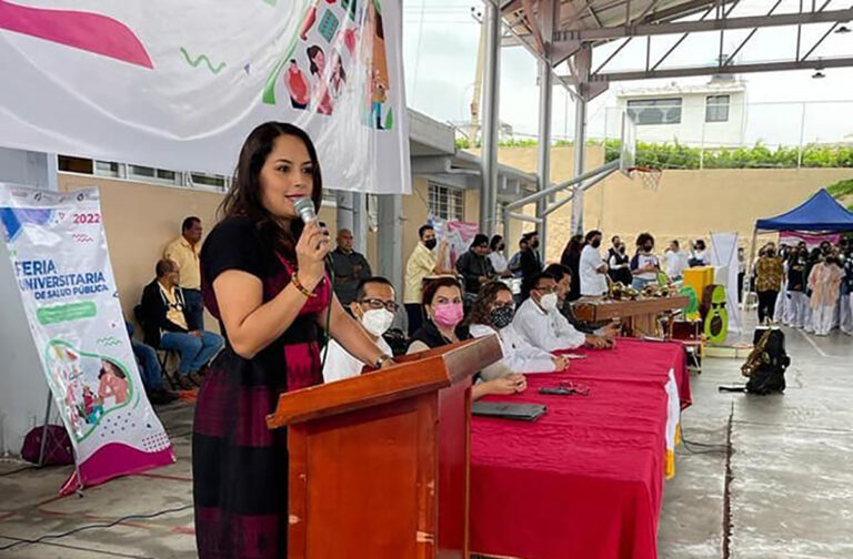 Participa diputada Verónica Alcázar en Feria Universitaria de Salud Pública