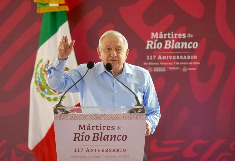 Se compromete AMLO a enviar reformas sobre pensiones y salario mínimo