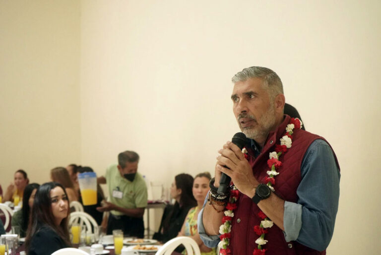Ángel Torres reconoce aporte de mujeres empresarias y emprendedoras a la economía de Tuxtla