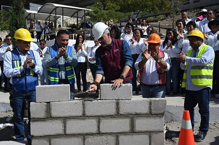 Colocan primera piedra para construcción de pórtico y equipamiento de laboratorio del CECyT 40 Las Águilas