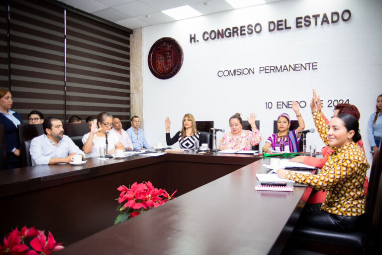 Congreso del Estado toma protesta a diputadas y aprueba nombramiento de funcionarios municipales
