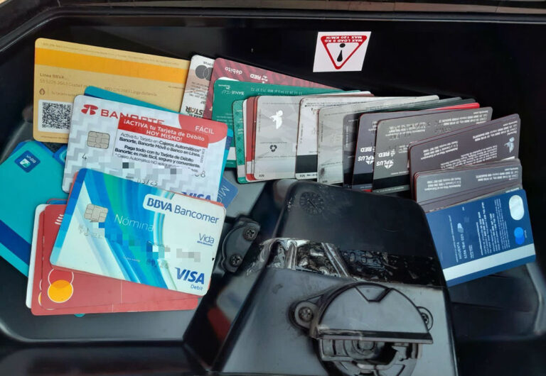 Policías de la SSyPC detienen a hombre en posesión de 48 tarjetas bancarias