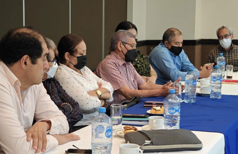 Entrega SE órdenes de adscripción a personal que laboraba en el Centro de Actualización del Magisterio