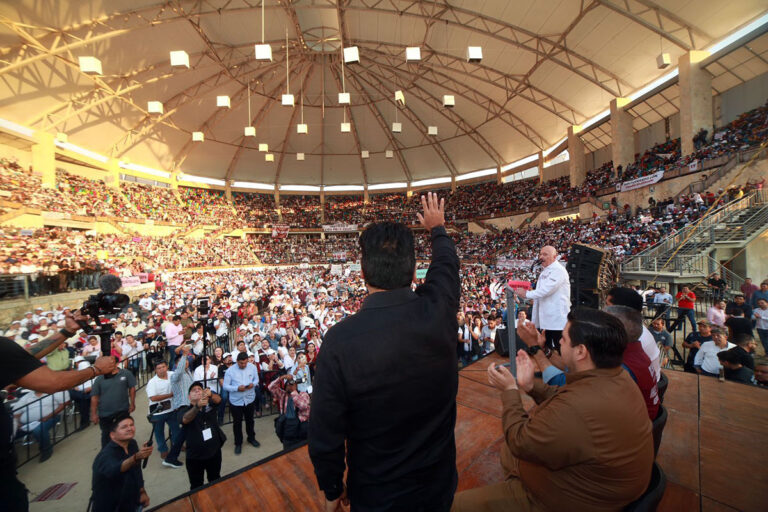 Eduardo Ramírez acompaña a Pepe Cruz en encuentro ciudadano