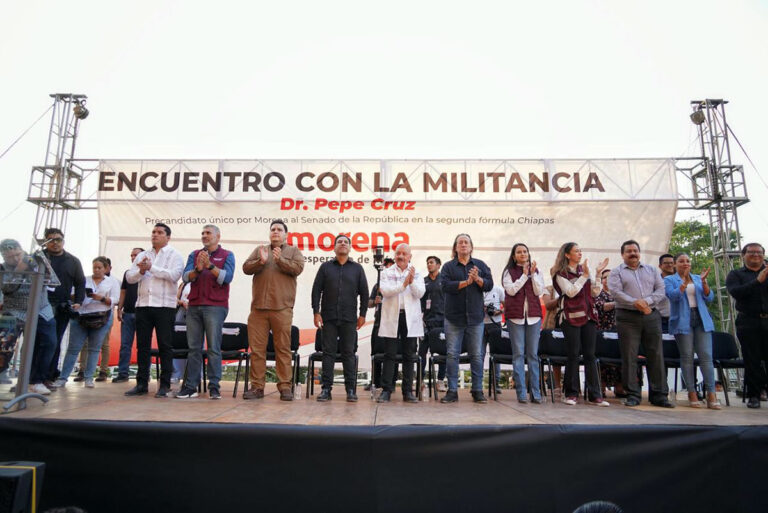 Eduardo Ramírez y Antonio Santos participan en mitin en el Foro Chiapas