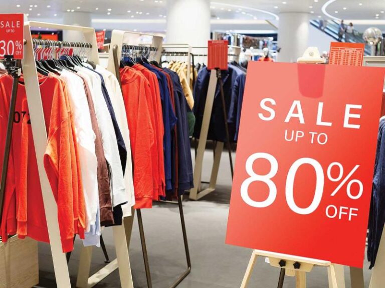 Consumidores mexicanos buscan moda, pese a la cuesta de enero
