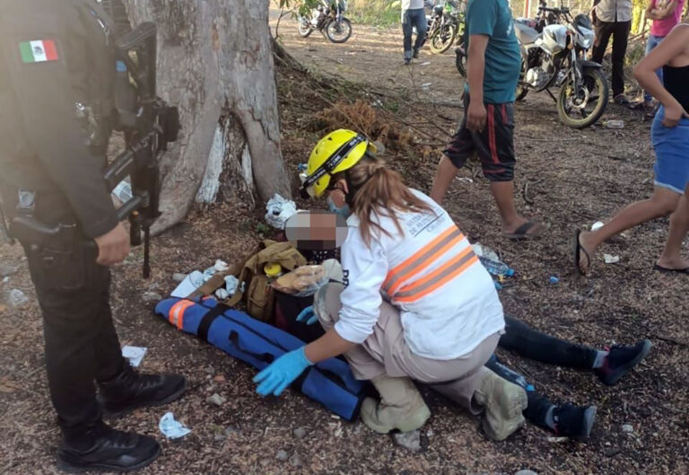 Se brinda atención tras accidente carretero en La Angostura
