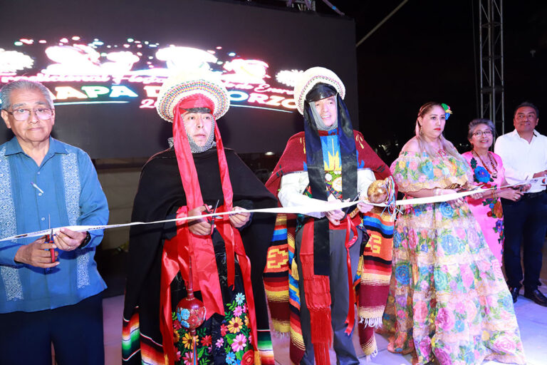 Junto a cientos de familias, Rutilio Escandón inaugura la Fiesta Grande de Chiapa de Corzo