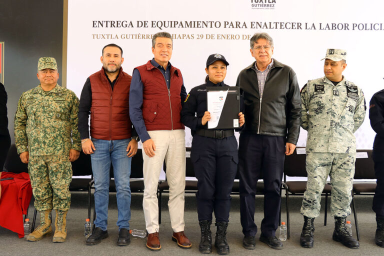Entrega Rutilio Escandón patrullas, motopatrullas y equipamiento a Policía Municipal de Tuxtla Gutiérrez