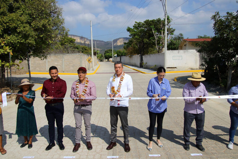 En Suchiapa, Rutilio Escandón inaugura vialidades, domo y cancha deportiva