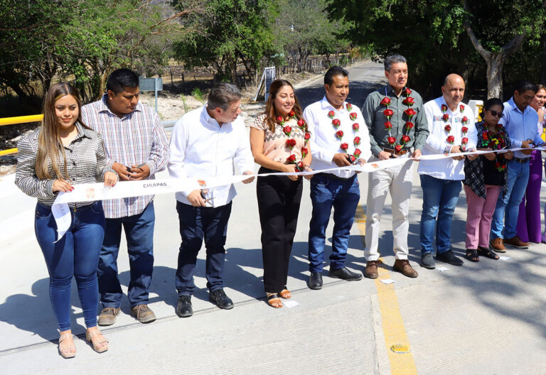 En Tzimol, Rutilio Escandón beneficia al ejido Dr. Manuel Velasco Suárez, con nuevo puente