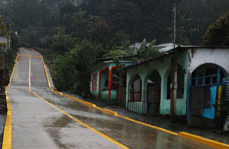 Entrega SOP diversas obras de rehabilitación y construcción de vialidades en Ostuacán