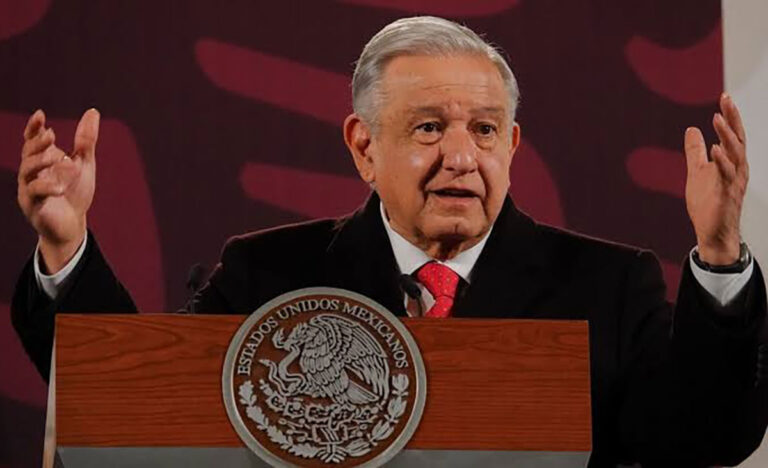 Crítica AMLO a la oposición, los calificó de nerviosos y ridículos