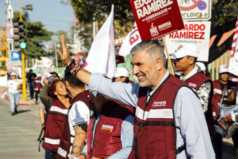 Con gran ánimo, continúa Ángel Torres brigadeo en apoyo a Eduardo Ramírez en cruceros de Tuxtla