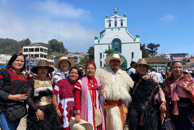 Participa diputada Cecilia López Sánchez en Carnaval de San Juan Chamula