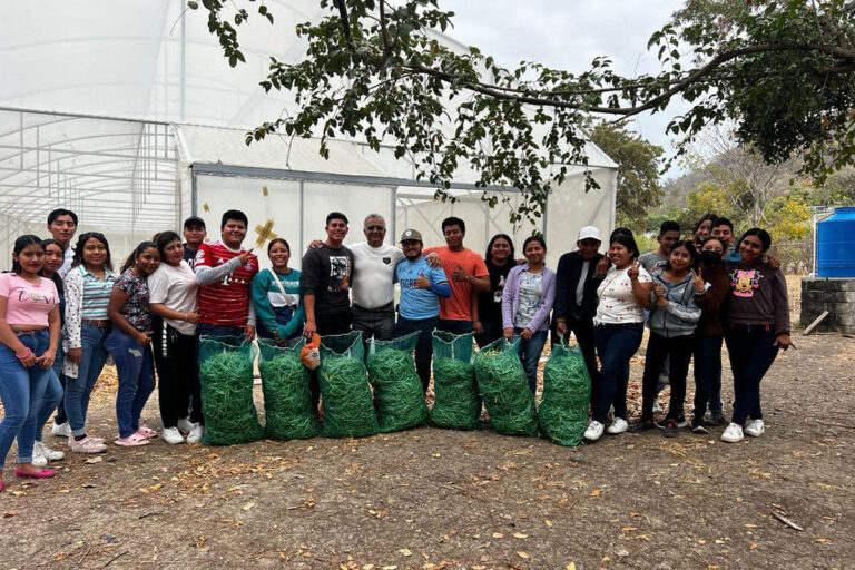 Estudiantes del CECyT 22 Ricardo Flores Magón destacan en producción de alimentos saludables