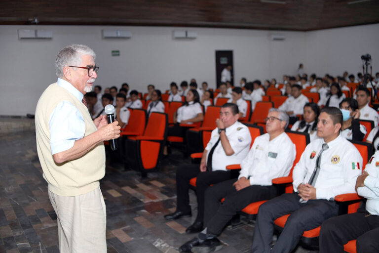 Secretario general de la Unión de Universidades de América Latina diserta conferencia sobre educación superior