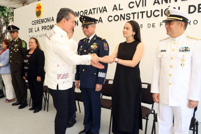 Asiste Flor Esponda al 107 aniversario de la promulgación de la Constitución de 1917