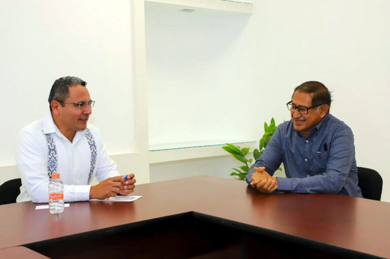 Helmer Ferras felicita a chiapaneco galardonado como Investigador Nacional Emérito del Conahcyt