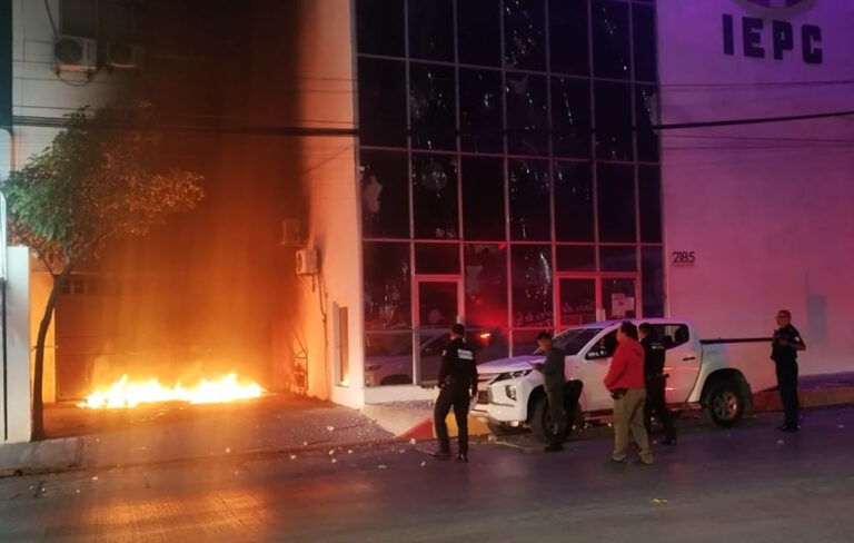 Los ‘Mactu’ incendian instalaciones del IEPC y se dan a la fuga