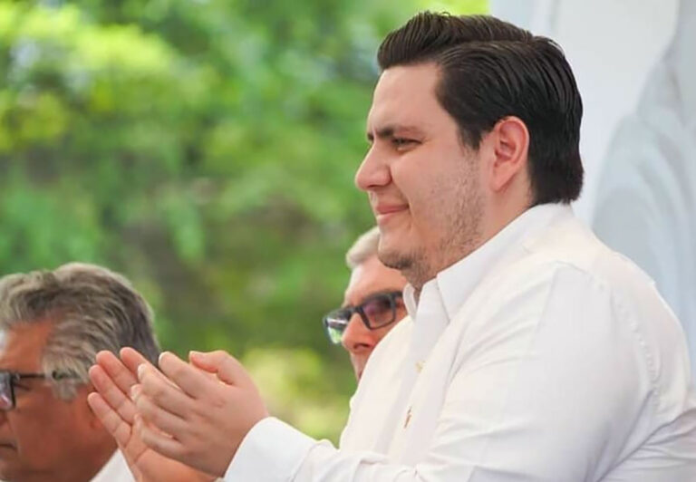Llama Carlos Molina a no hacer caso a campañas de desprestigio