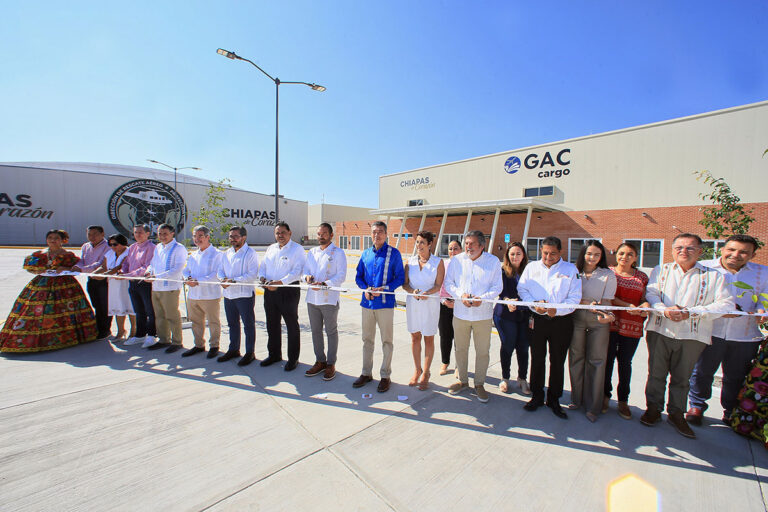 Rutilio Escandón inaugura la Plataforma y Hangar de Carga del Aeropuerto Internacional Ángel Albino Corzo