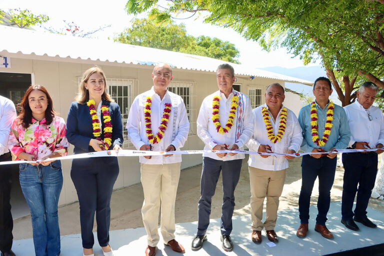Arranca Rutilio Escandón Ciclo Escolar en el Cecyte e inaugura aulas y campo de futbol en el Plantel 34