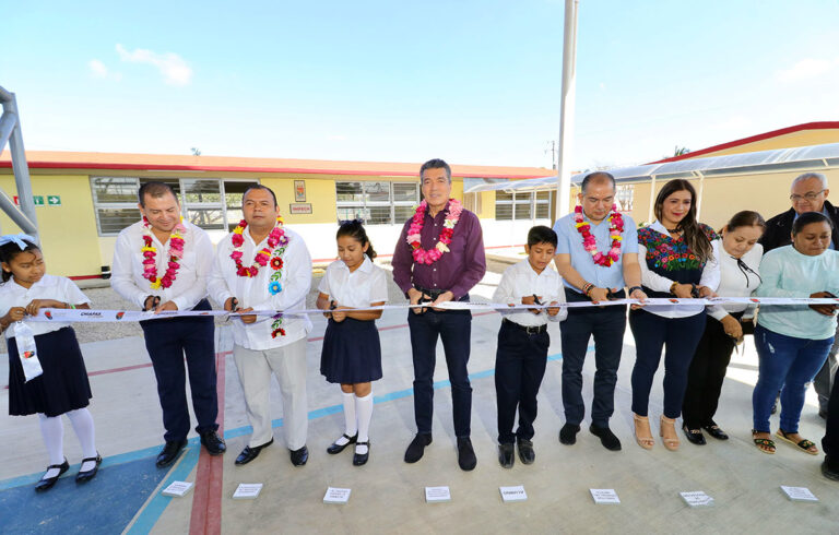 Inaugura Rutilio Escandón aulas en la Primaria Lisandro Calderón Hernández de Ocozocoautla