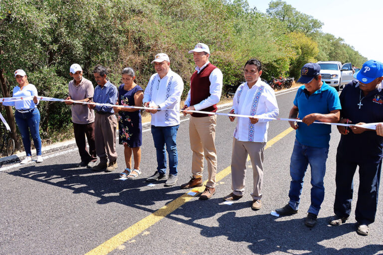 En Pijijiapan, Rutilio Escandón inaugura el camino San Isidro – Isla San José, en la localidad de Santa Virginia