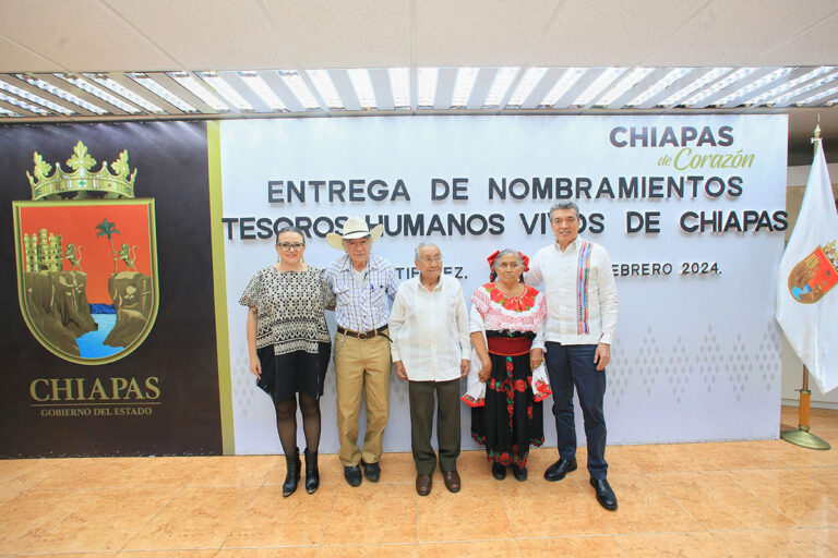 Rutilio Escandón entrega nombramientos Tesoros Humanos Vivos de Chiapas