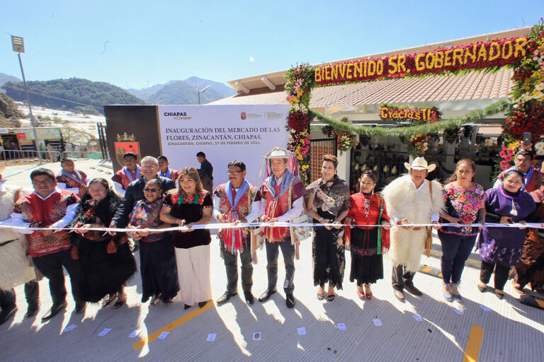 Inaugura Rutilio Escandón construcción del Mercado de las Flores, en Zinacantán