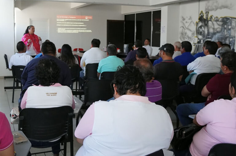 Inicia SMyT curso de capacitación a concesionarios y operadores del transporte