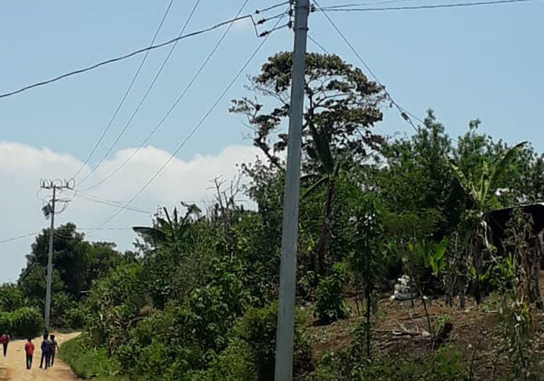 Realiza SOP entrega de la ampliación de la red de distribución de energía eléctrica en Oxchuc