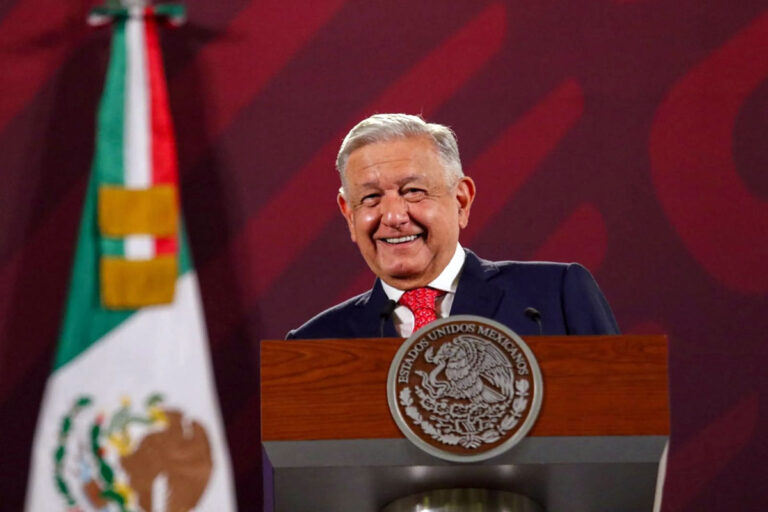 Asegura presidente López Obrador que no se cerrará ninguna refinería del país