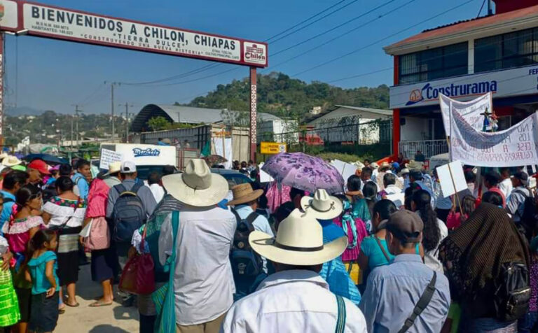 Realizan peregrinación por la paz en Chilón