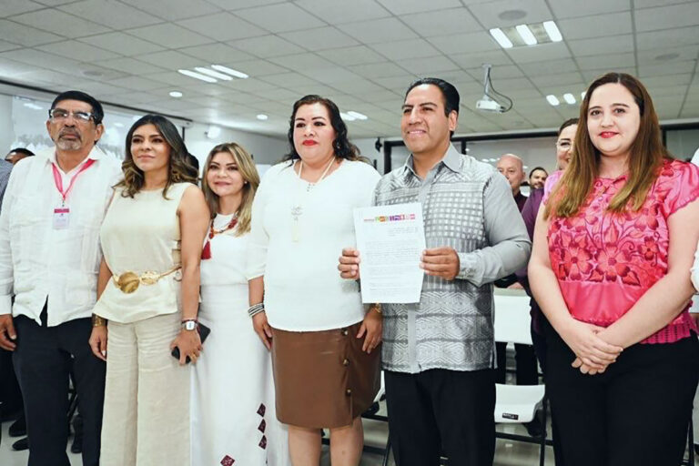 Eduardo Ramírez se registra ante el IEPC como candidato a la gubernatura de Chiapas