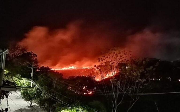 Difunden impactante incendio en las faldas del Cañón del Sumidero