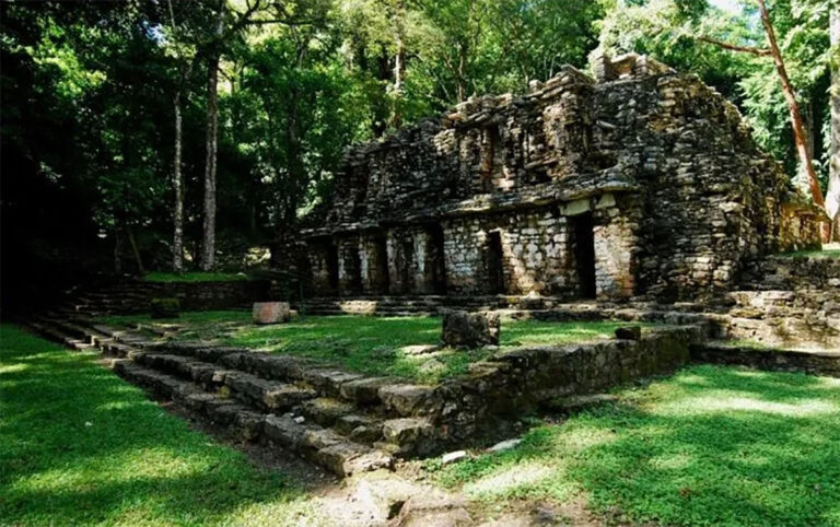 Reabren a visitantes la zona arqueológica de Yaxchilán