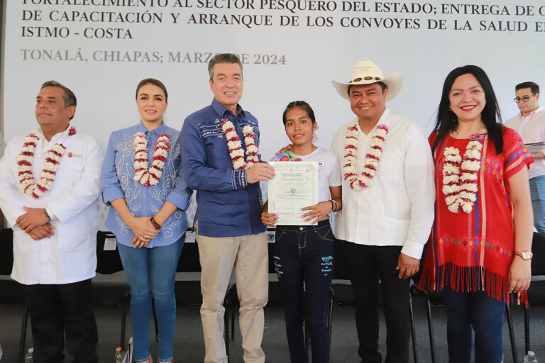 Entregan constancias de capacitación a productores pesqueros de la Istmo-Costa