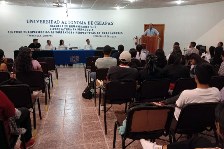 Se realizó con éxito el Primer Foro de Experiencias de Egresados de la Escuela de Humanidades de la UNACH