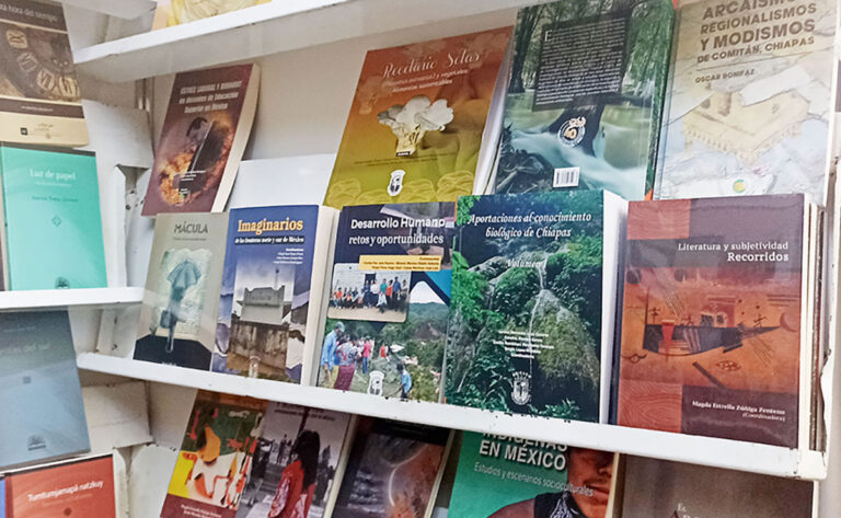 Libros de Unicach estuvieron en la FIL de Palacio de Minería