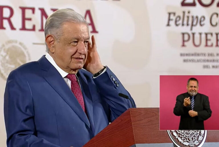 Condena López Obrador el intento de bloqueo a su libro ¡Gracias!