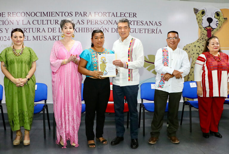 Reconoce Rutilio Escandón a los artesanos chiapanecos por fortalecer la cultura