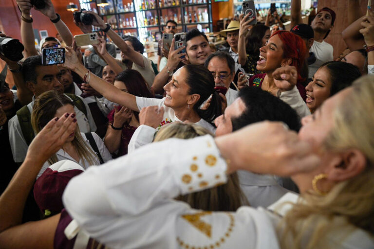 Con un ambiente de fiesta y un ritual energético, reciben a Claudia Sheinbaum en Yucatán