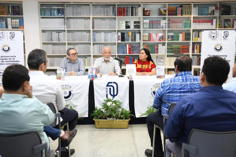 Dictan en la UNACH la conferencia ‘La democracia fatigada en el marco de sociedades virtuales cansadas’