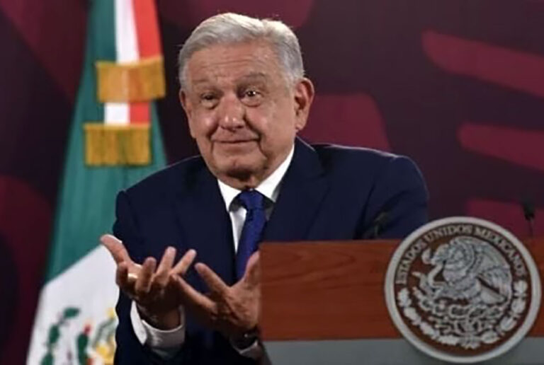 Cuestiona López Obrador la complicidad entre la corrupción y los conservadores
